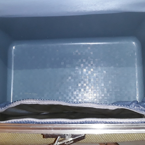 Vintage Starflite Train Case with key - Picture 3 of 7